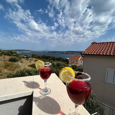 Apartments Vini Donji Seget Exteriér fotografie
