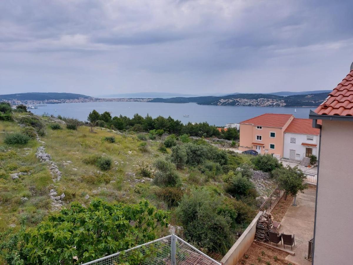 Apartments Vini Donji Seget Exteriér fotografie