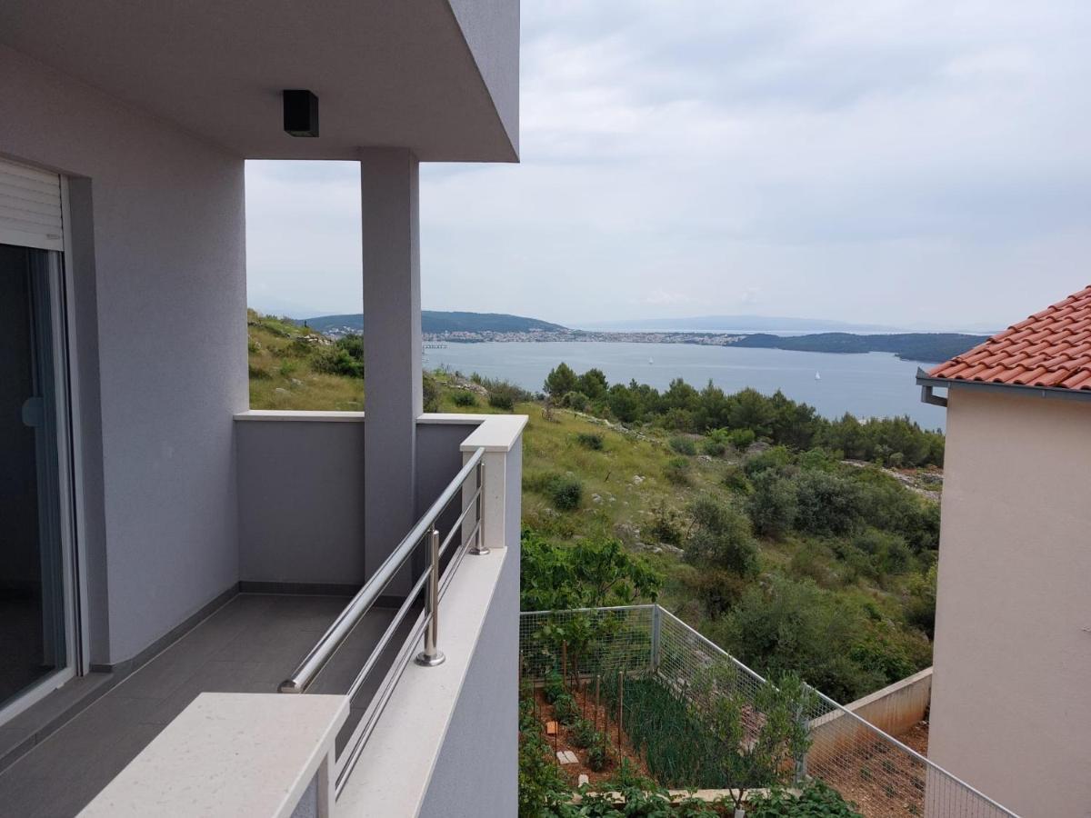 Apartments Vini Donji Seget Exteriér fotografie