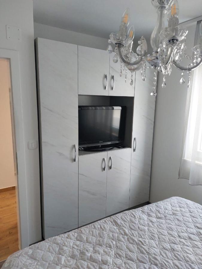 Apartments Vini Donji Seget Exteriér fotografie