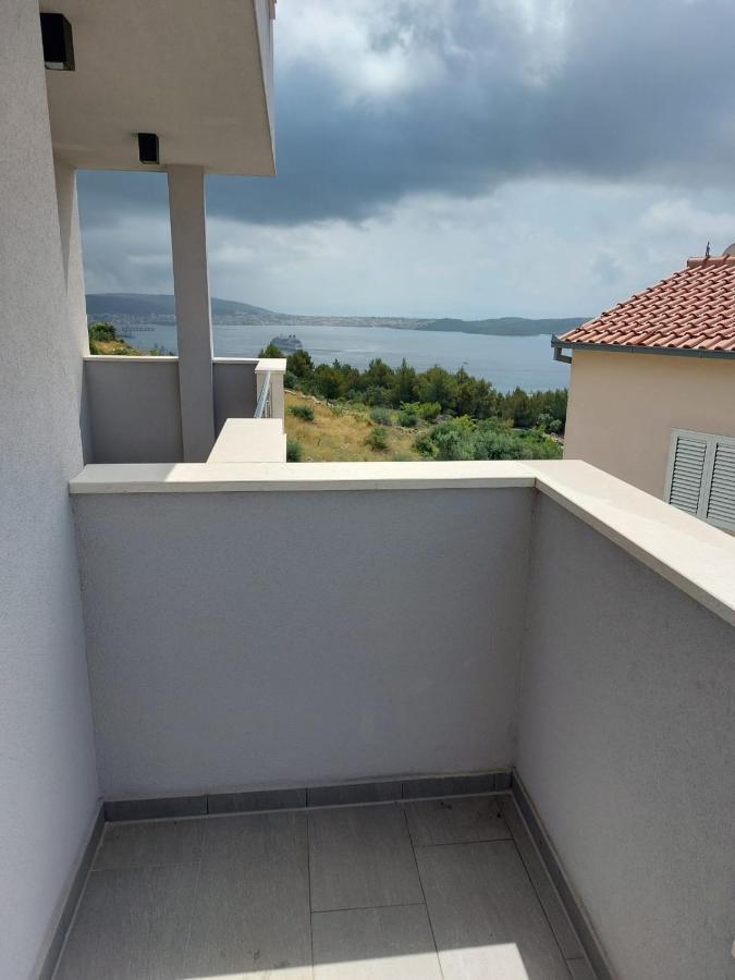 Apartments Vini Donji Seget Exteriér fotografie