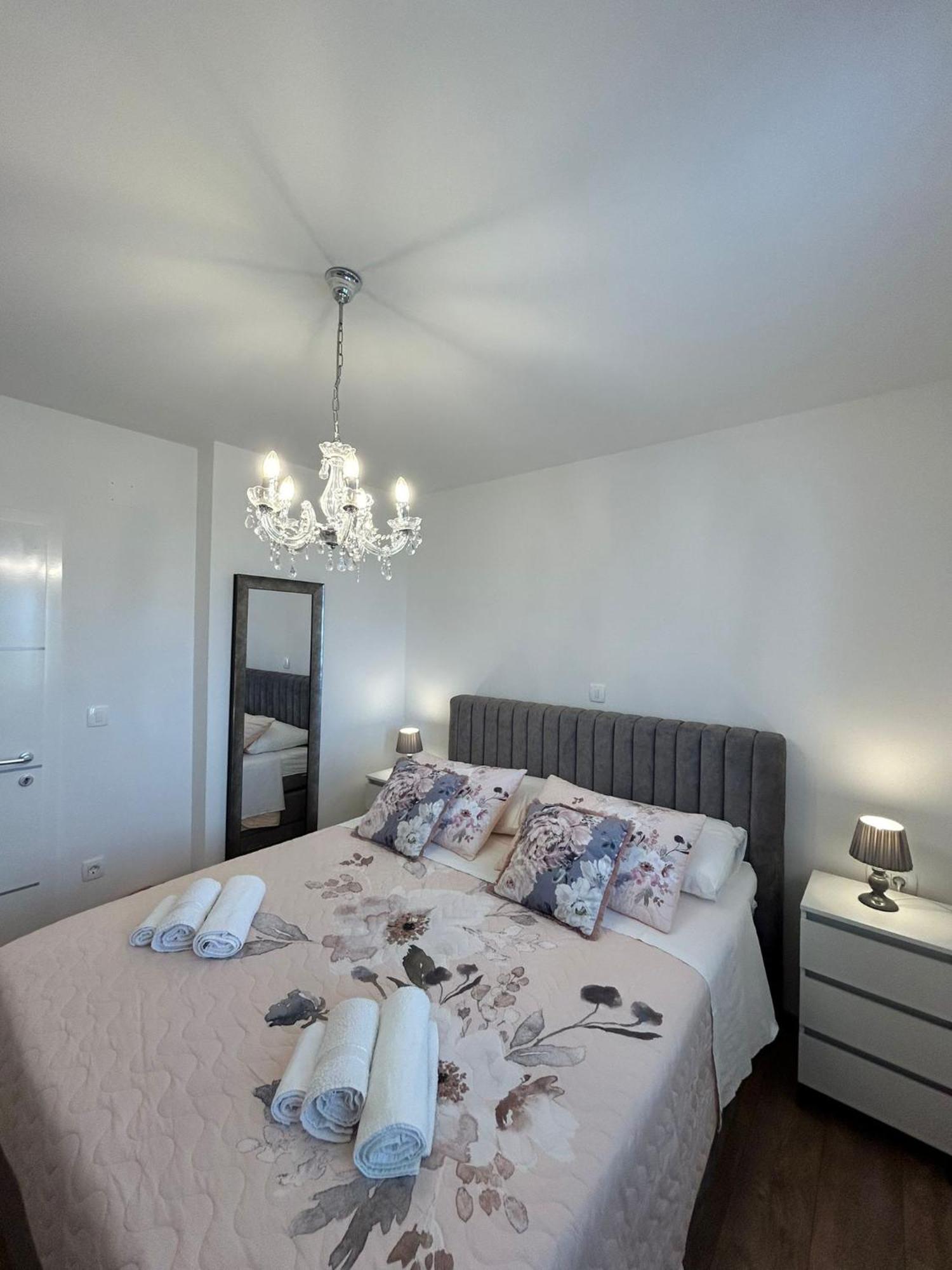 Apartments Vini Donji Seget Exteriér fotografie