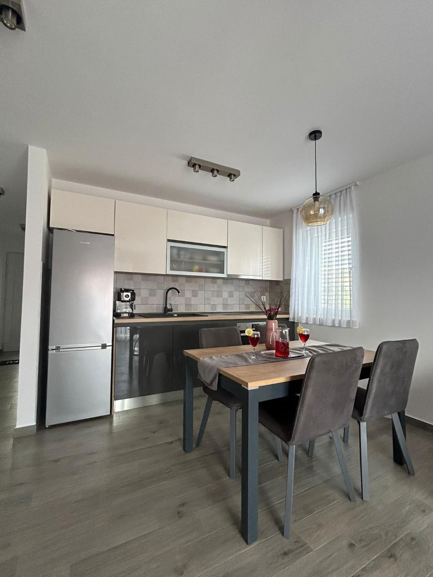 Apartments Vini Donji Seget Exteriér fotografie